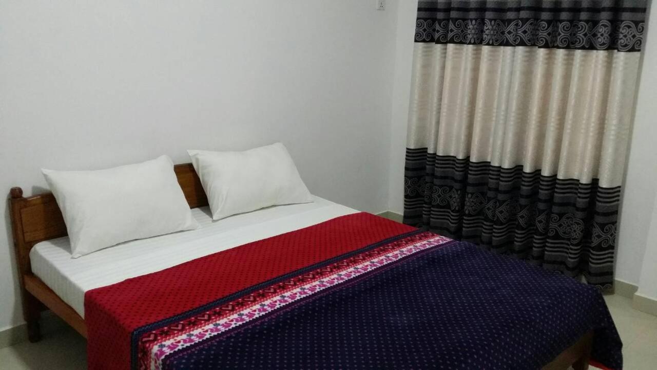 Tea Breeze Motel Nallathanniya Exteriör bild